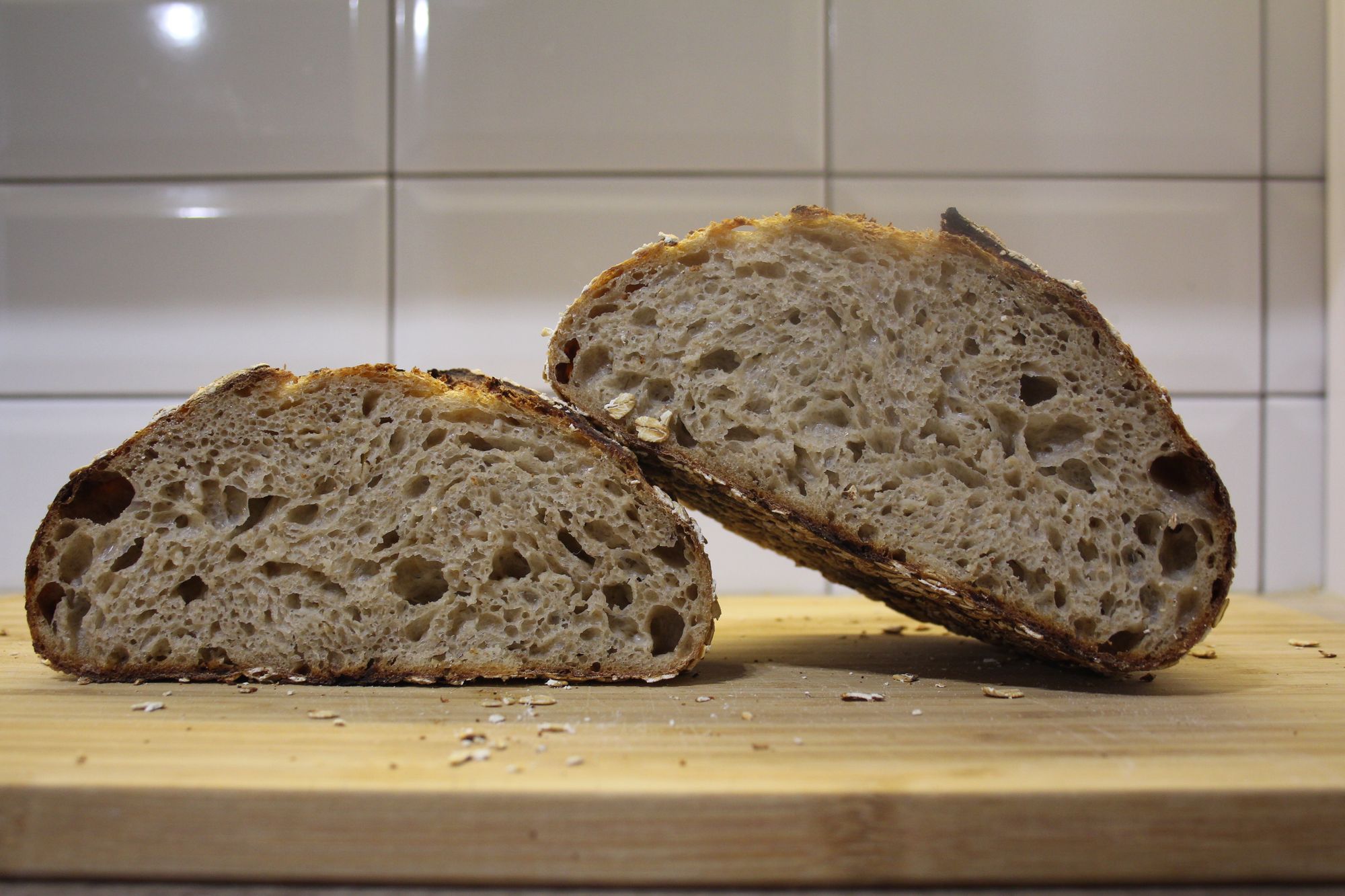 Chleb pszenny z owsianką na zakwasie