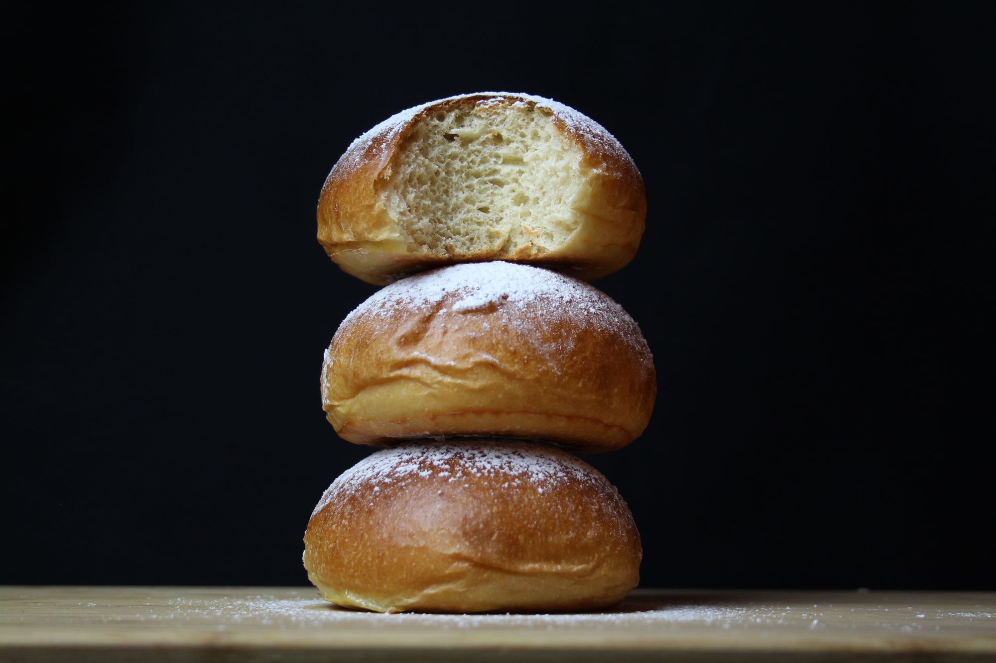 Delikatne pączki na zaczynie drożdżowym