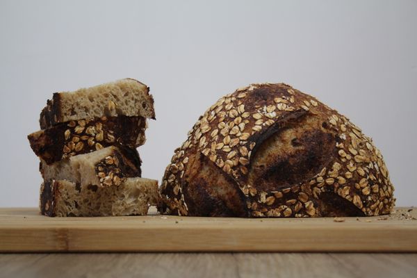 Chleb pszenny z owsianką na zakwasie